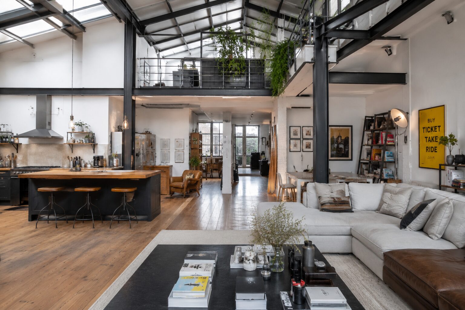 Architecte d'intérieur Paris 10e – Ancien entrepôt avec verrière industrielle | Intégrale Design
