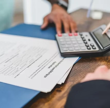 calcul et estimation du budget par un courtier en travaux de rénovation